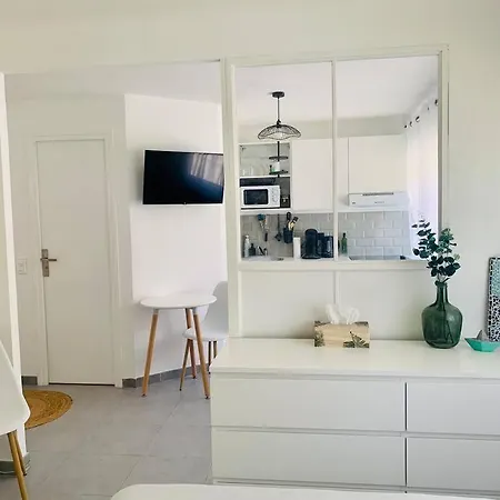 Studio Lumineux Avec Coin Nuit A Apartament *