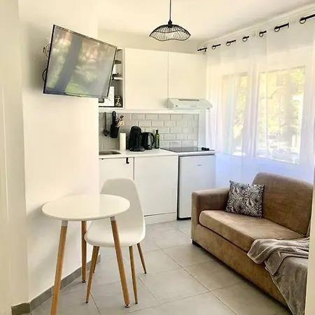 Studio Lumineux Avec Coin Nuit A Apartament *
